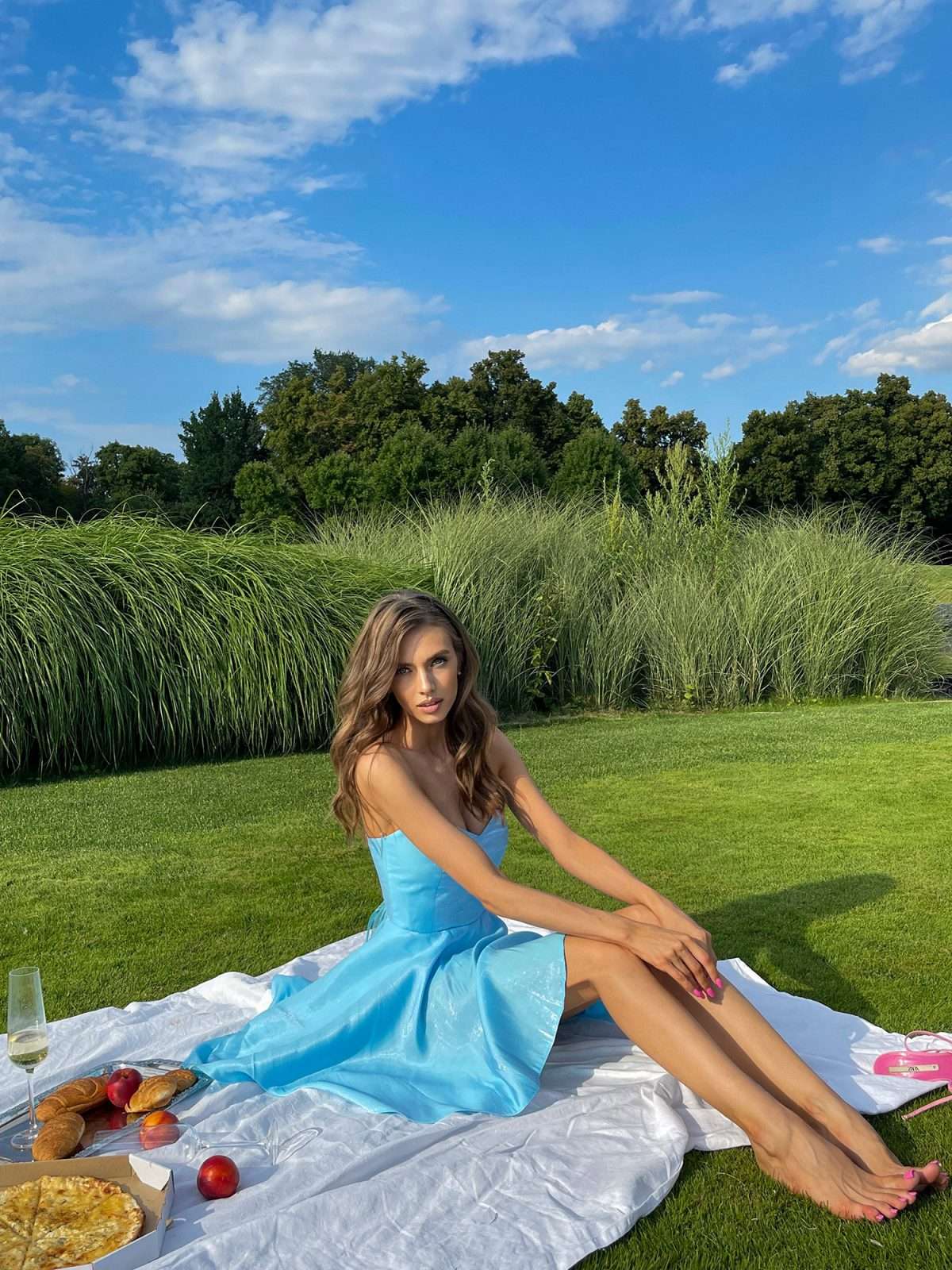 Chic Shoulder Bliss Short Dress with Circle Skirt and Corset Detail - SHAWONÉ